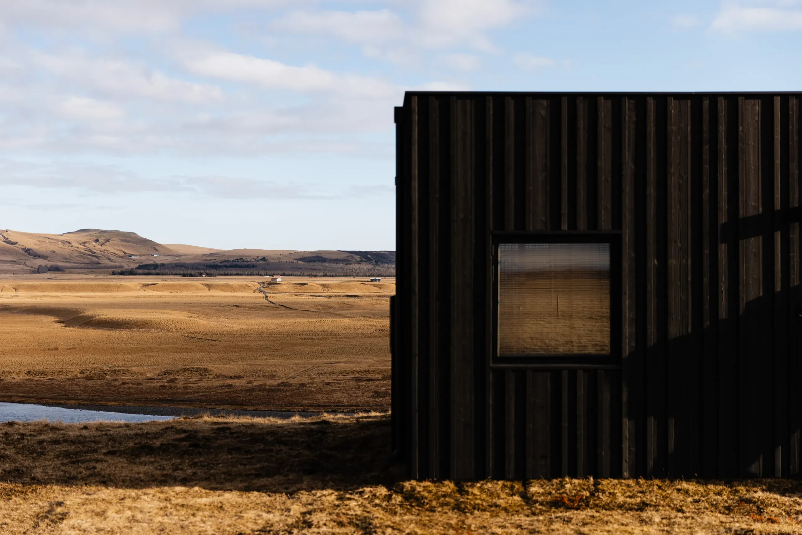 Konga cabin vertical wood facade