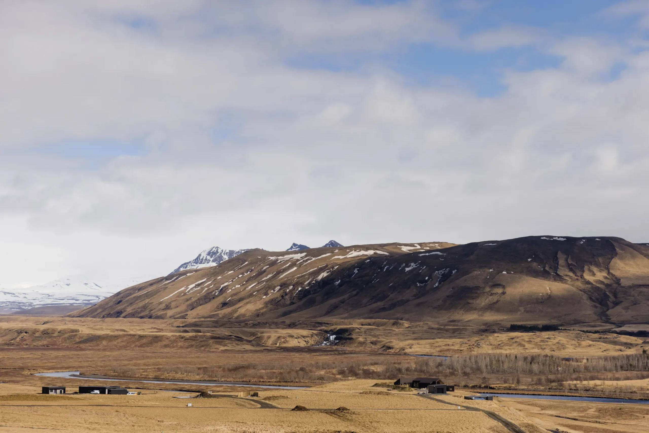 Konga cabin in open landscape