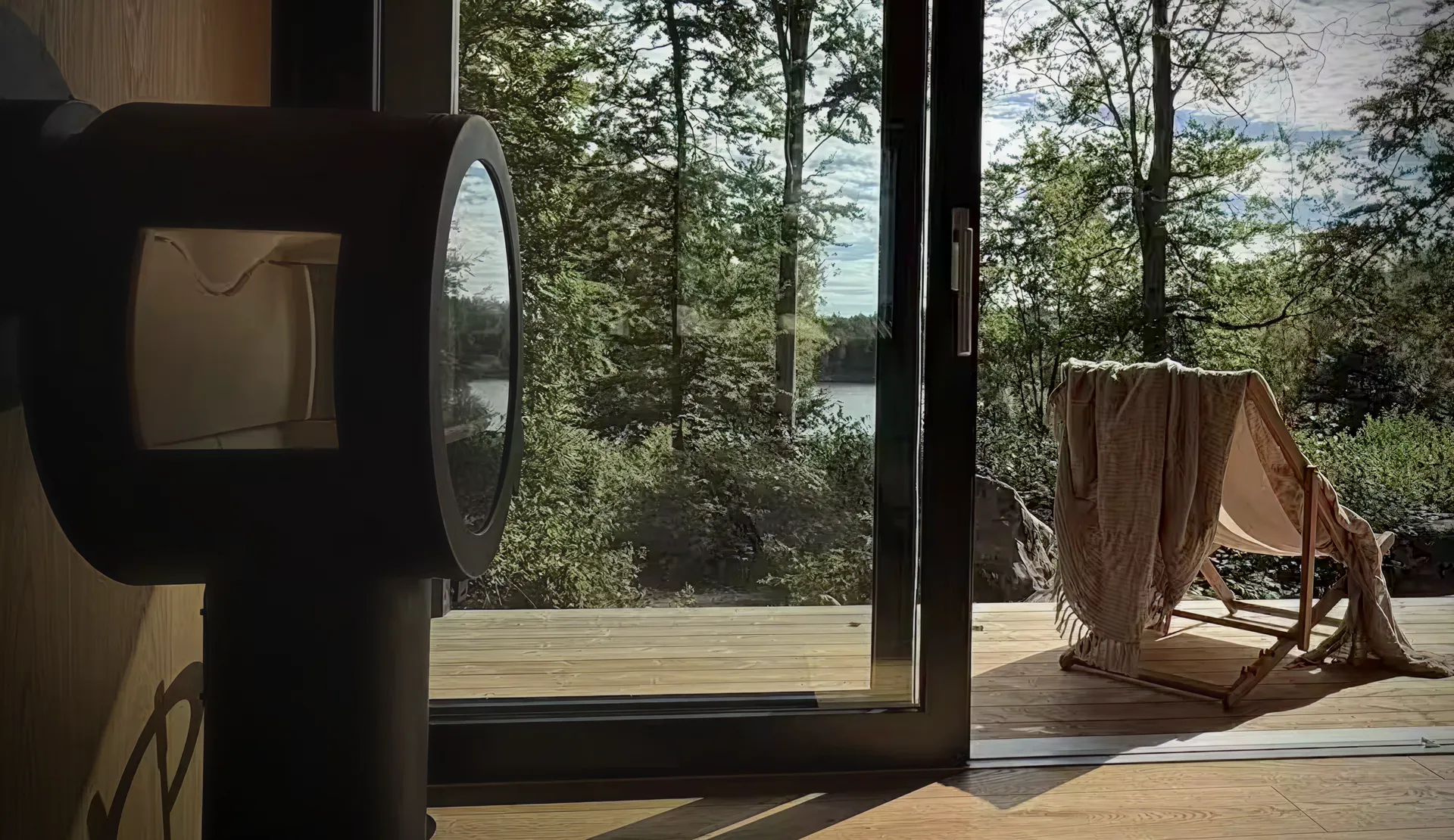 Modern forest retreat in Immeln, Sweden — hero