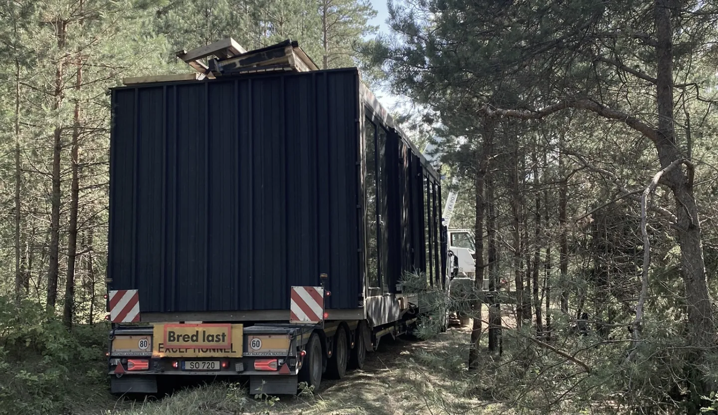 KONGA cabin delivery through the forest